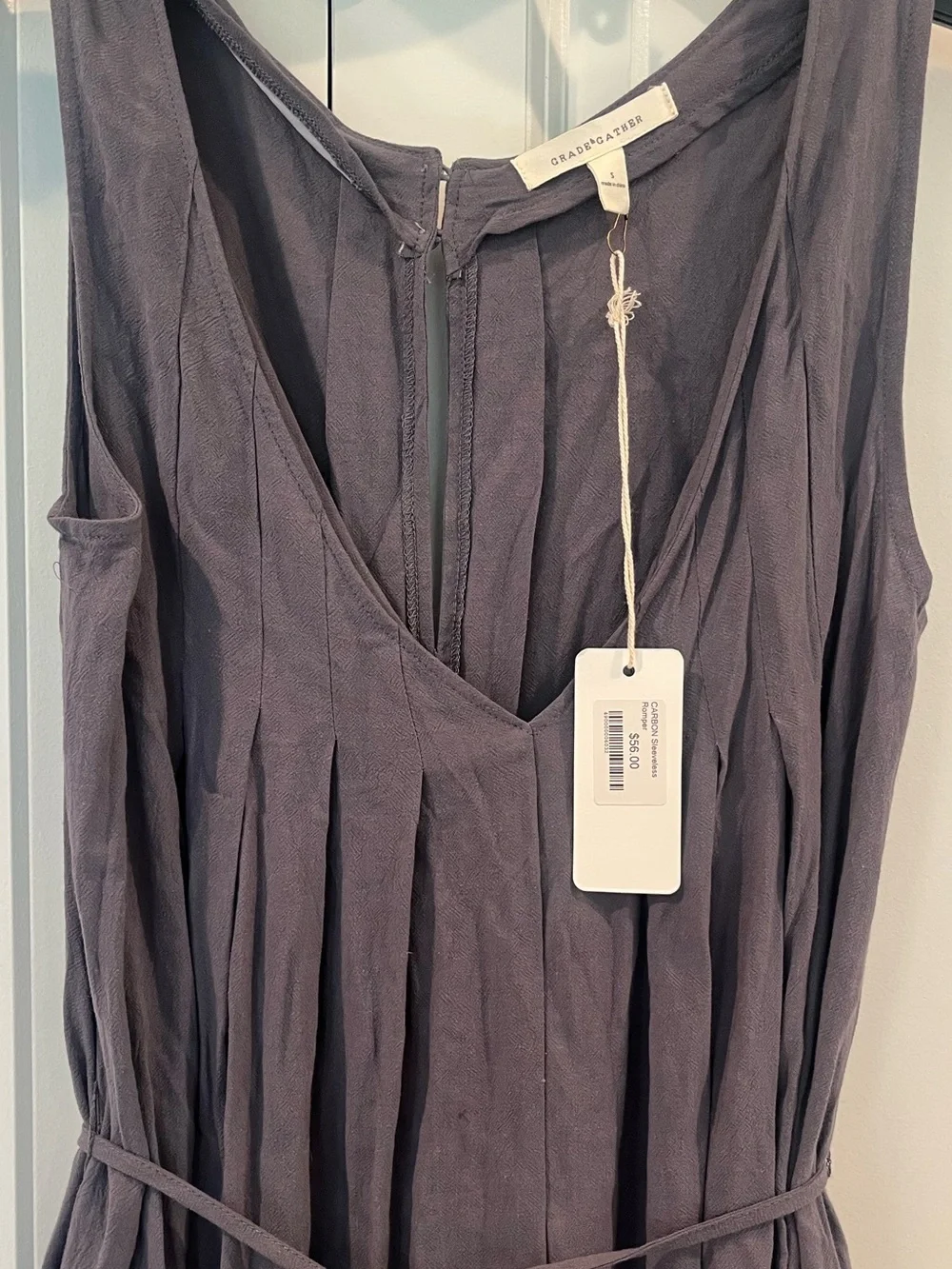 Grade & Gather NWT Carbon Sleeveless V-Neck Romper Charcoal Small
